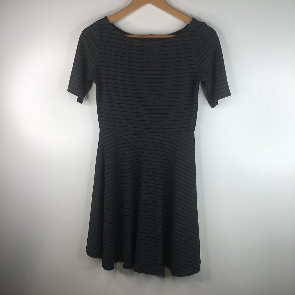 Uniqlo Striped Short Sleeves Gray Dress Size M